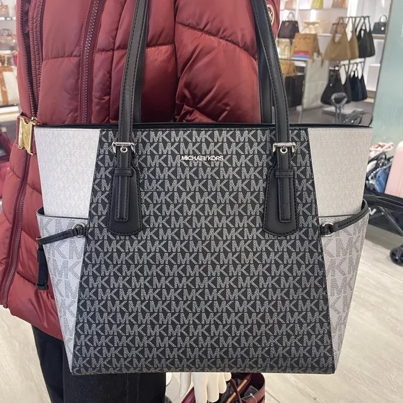 MICHAEL KORS Voyager Large Color-Block Metallic Signature Logo EW Tote Shoulder - Picture 14 of 16